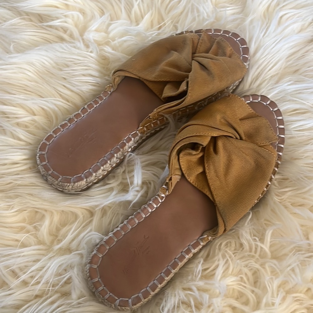 Universal Thread Sandals - image 4